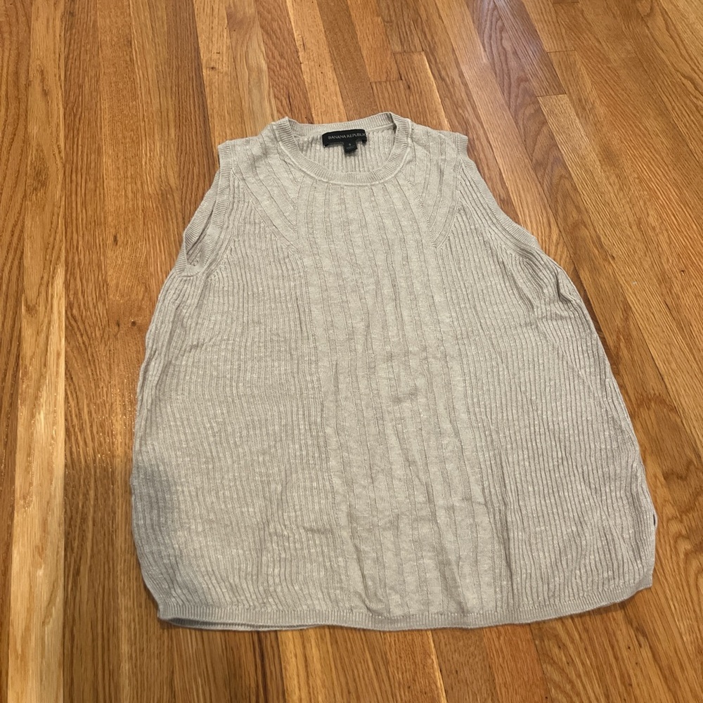 Banana Republic Ribbed Sleeveless Top in Light Gray